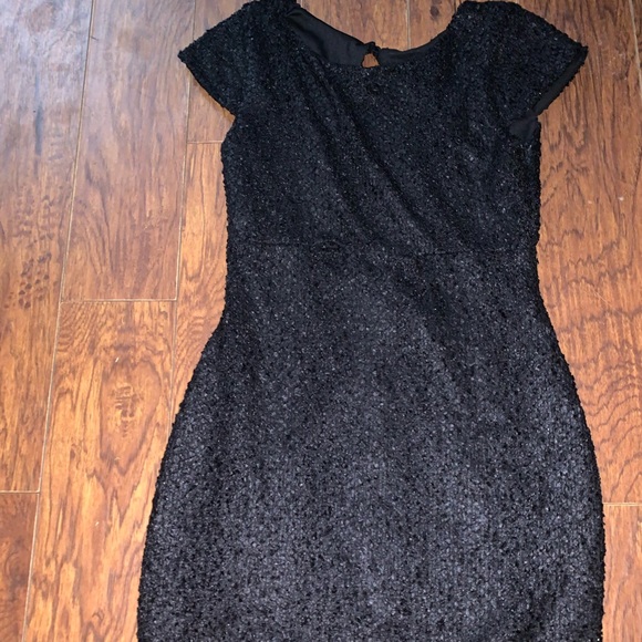 Black dress with open back - Picture 3 of 4